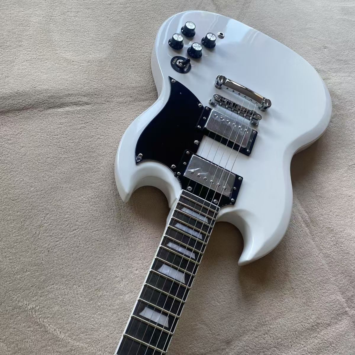 Versatile Classic Multi-Tone Electric Guitar for Personalization