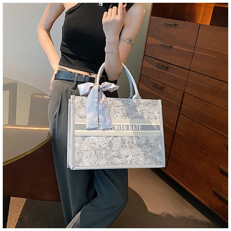 Free Shipping 2025 New Designer Bag Outdoor Beach Bag Large Capacity Embroidered Handbag High-quality Commuting Handbag High-end Trendy Women's S