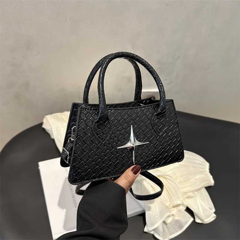 Retro Personalized Crossbody Bag 2025 New Bag WomenS Casual Commuting Shoulder Bag Korean Version Small Square Bag WomenS Bag XJ250610