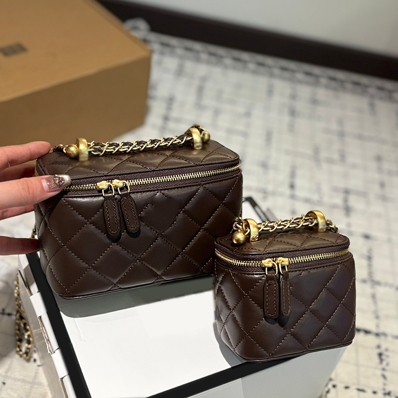 10cm 17cm Lambskin Two Golden Balls Makeup Box Vanity Bag With Mirror Gold Matelasse Chain Crosbsody Cosmetic Case Card Holder Luxury Women Designer Coin Sac Purse