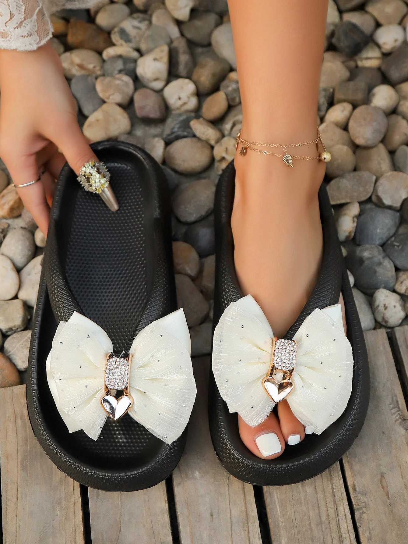 White Elegant Love Heart Bow Womens Sandals Beach Walk Vai Shop Versatile Leisure Soft Sole Comfortable Flat Heel Slipper XJ250610