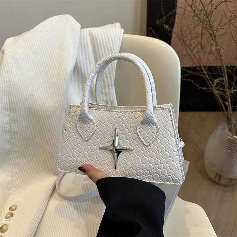 Retro Personalized Crossbody Bag 2025 New Bag WomenS Casual Commuting Shoulder Bag Korean Version Small Square Bag WomenS Bag XJ250610