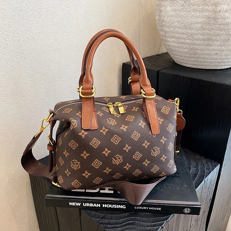 Designer bag 2025 new luxury tote bag crossbody bag shoulder bag fashionable and high-quality versatile handbag versatile bag essential for going out 