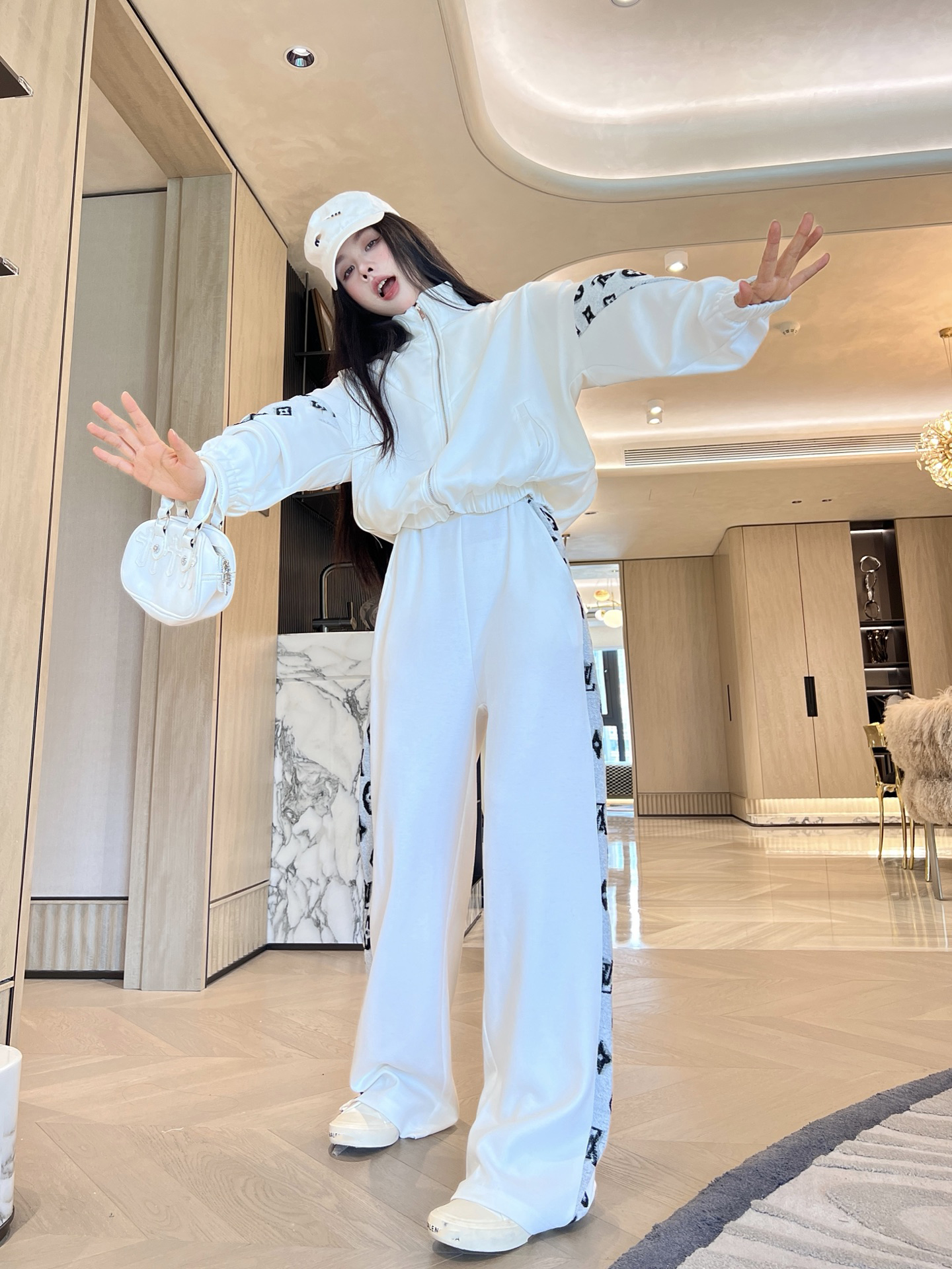 Fashionable Casual Sweatshirt Suiew Emed Hooded Jacket Plus Jogging Trousers Zipper Decoration Fashionable Fashion Sports Suit