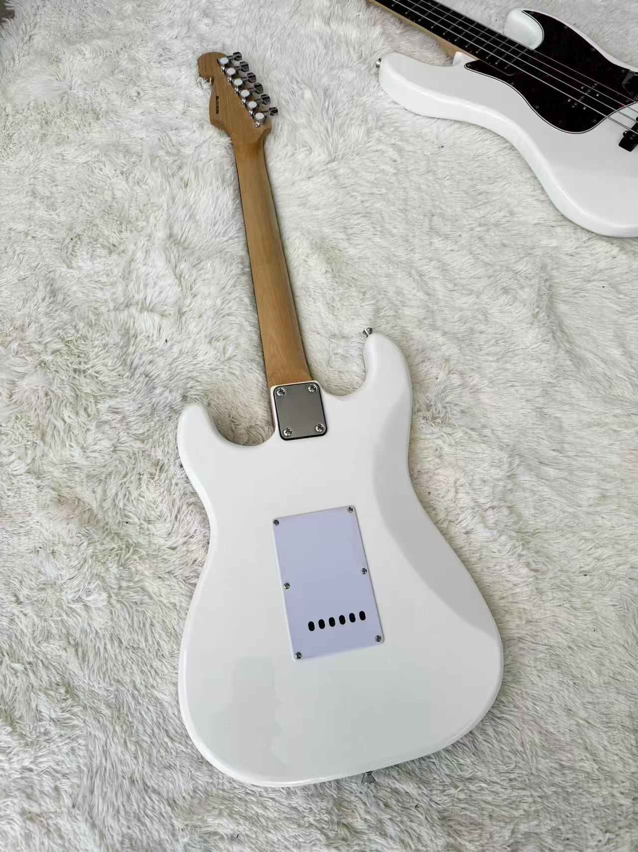 Elegant Beginner's Single Neck Electric Guitar with Marine Theme