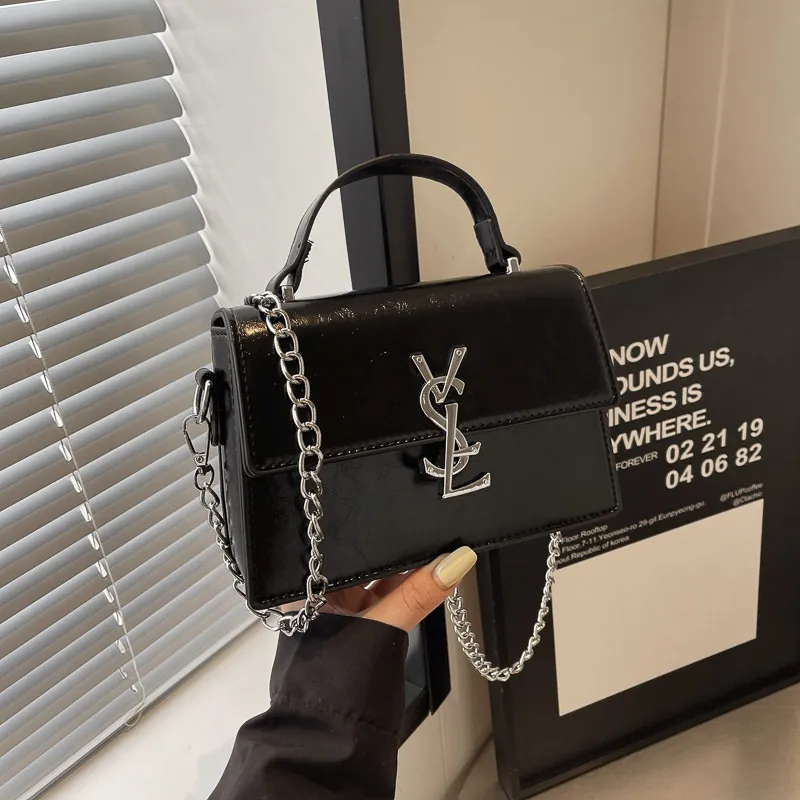 Designer bag Shoulder Bag Luxury Bag Crossbody Purse Designer 2025 New Design Trendy Chain Letter Shoulder Bag Fashion Versatile Crossbody free shipping