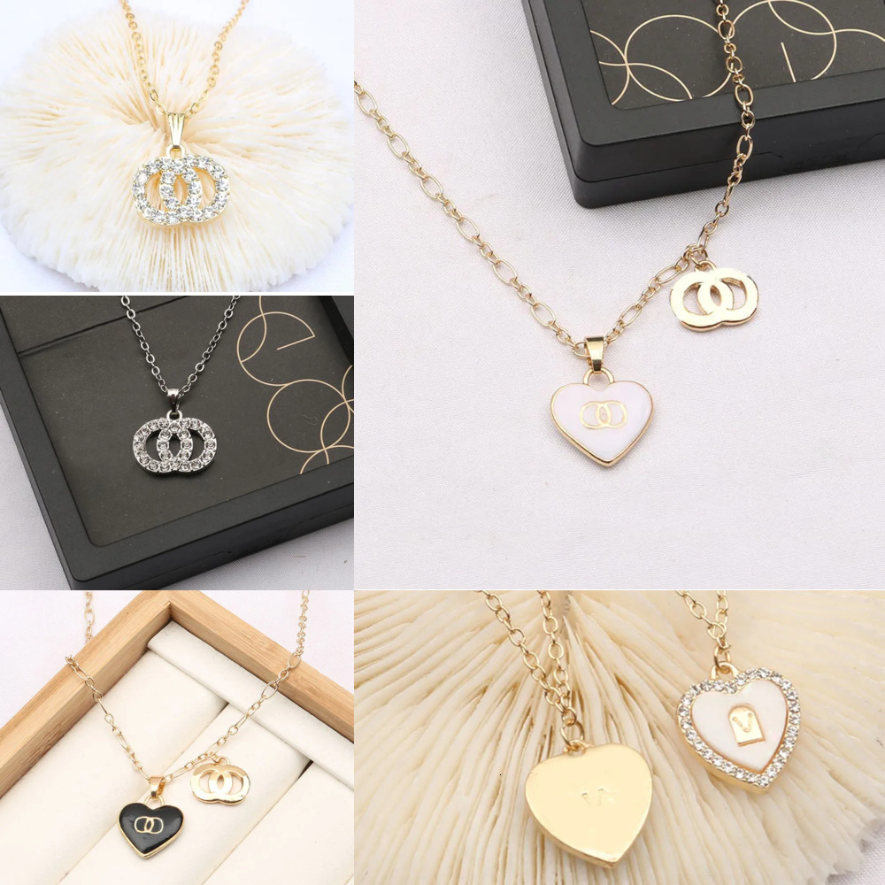 Women Designer Letter Pendant Necklaces Chain Gold Plated Crysatl Pearl Rhie Sweater Necklace Wedding Party Jewerlry Accessories