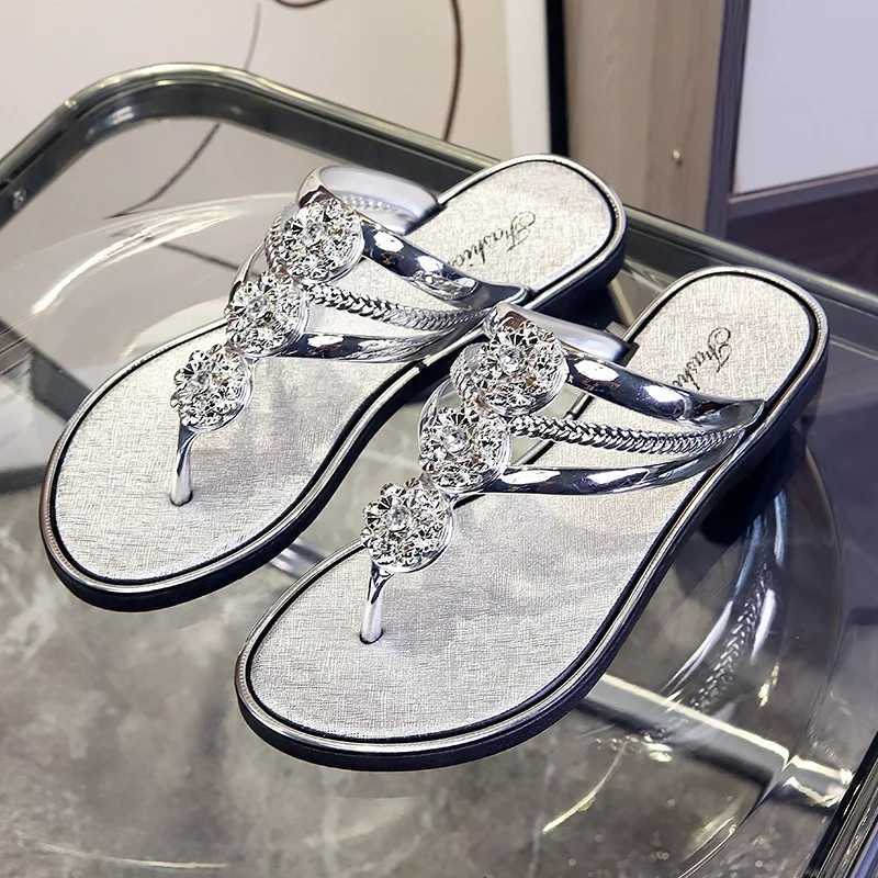 Womens Flip Flops Outdoor Sandals Anti-Slip Flat Bottom Pedal Beach Shoes Comfortable Slip- Summer Footwear XJ250610