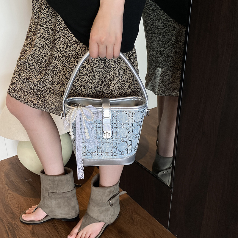 Free shipping designer Vintage Versatile Crossbody Bag for Women New Trendy Fashion Handbag Shoulder Bag with Large Capacity Textured Bucket Bag for W