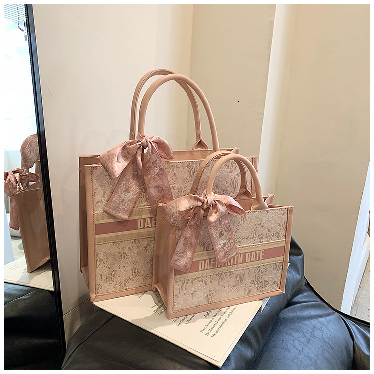 Free Shipping 2025 New Designer Bag Outdoor Beach Bag Large Capacity Embroidered Handbag High-quality Commuting Handbag High-end Trendy Women's S