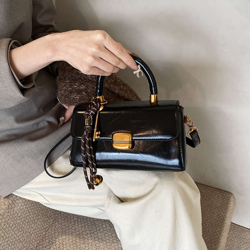 2024 New Solid Color Casual Commuter Handbag Niche Design Daily Small Square Single Shoulder Women's Bag