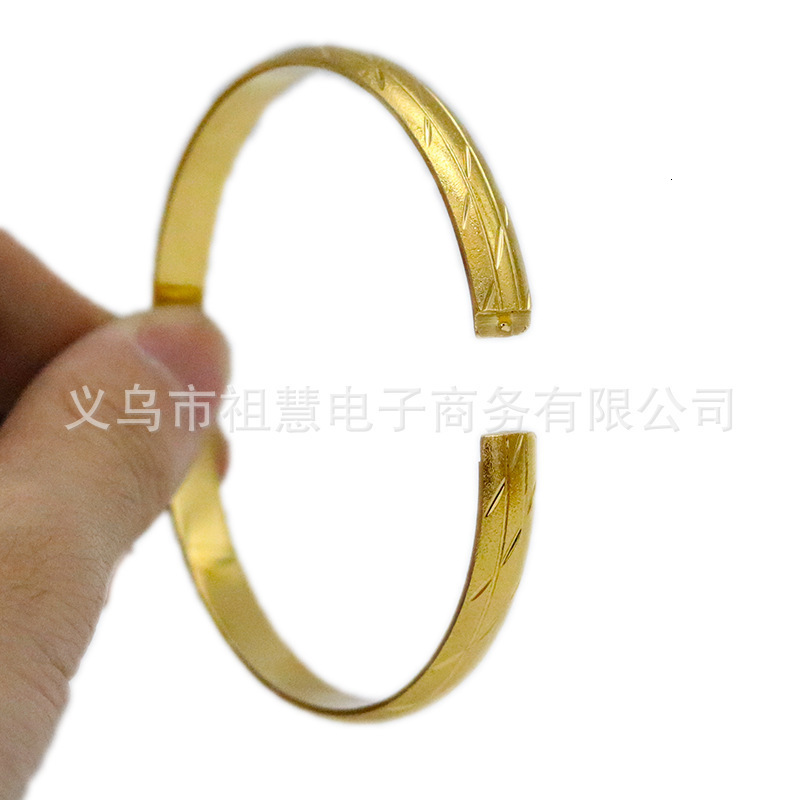 TEMU 8mm Vietnam Gold-Plated Matte Cross Bracelet Vacuum Electroplating Color-Retaining Womens Fashion Jewelry 231221