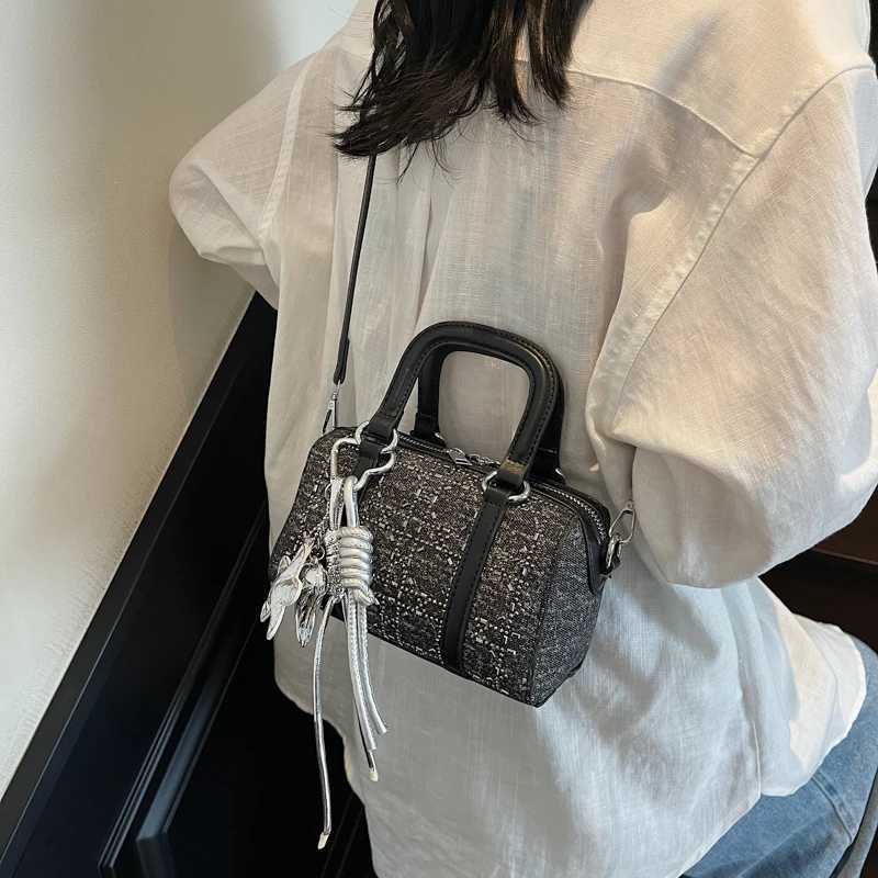 Korean version simple and versatile hand-held bowling bag 2025 new fashionable bow denim shoulder bag temperament womens bag XJ250610