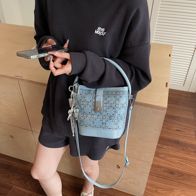 Free shipping designer Bag Luxury Bucket Bag 2025 New Fashion Handbag Shoulder Bag High-Quality Texture Large Capacity Small Bag Crossbody Bag Women B