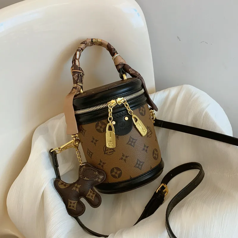 Shoulder Bag Crossbody Purse Designer 2025 New women's new fashion senior cylindrical one-shoulder bucket crossbody bag