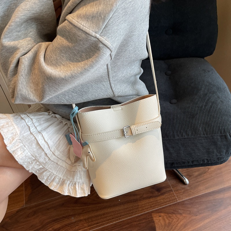 Free shipping designer Bag New French Style Niche High-end Bucket Bag Casual Shoulder Bag Daily Commute Versatile Gentle Handbag Women Bag