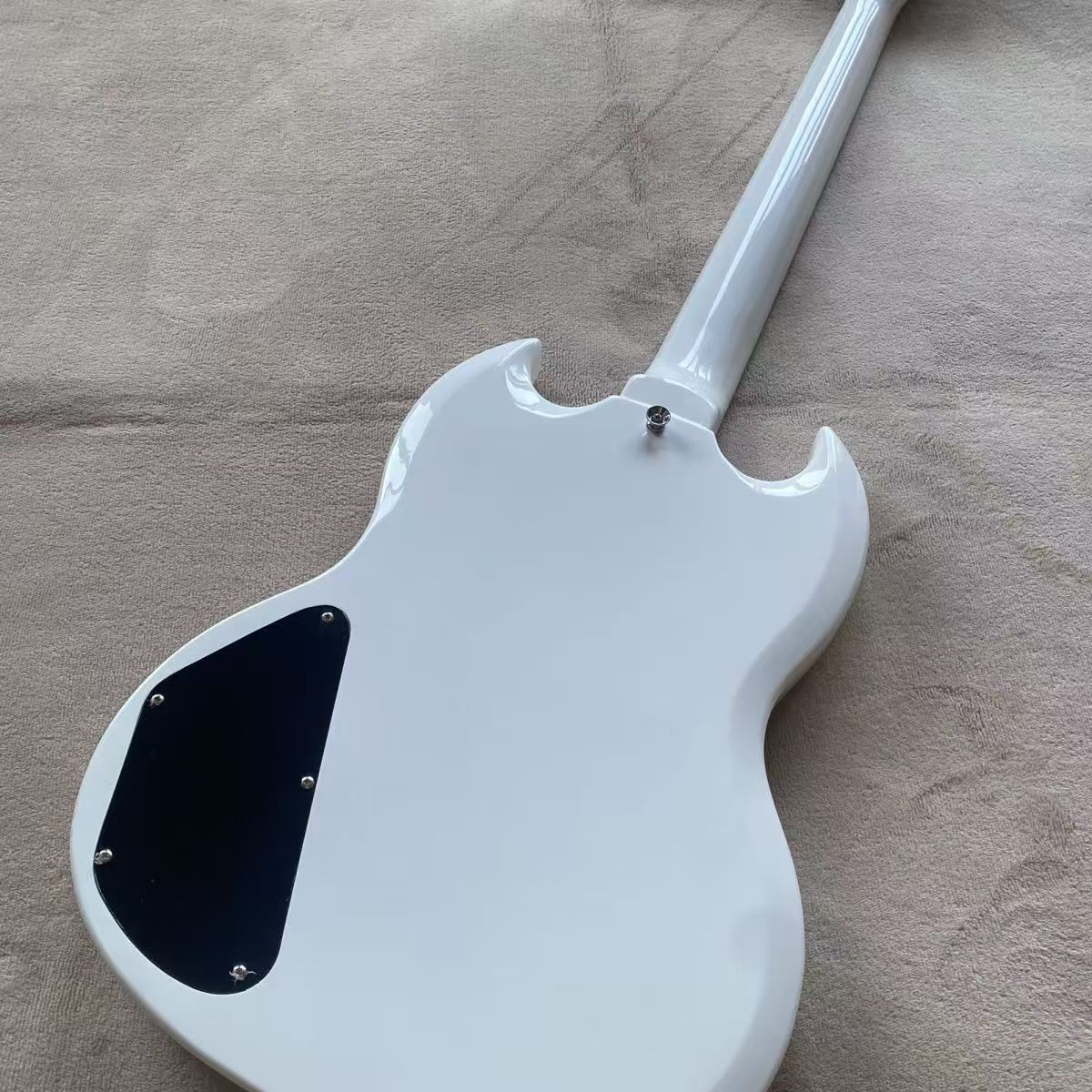 Versatile Classic Multi-Tone Electric Guitar for Personalization