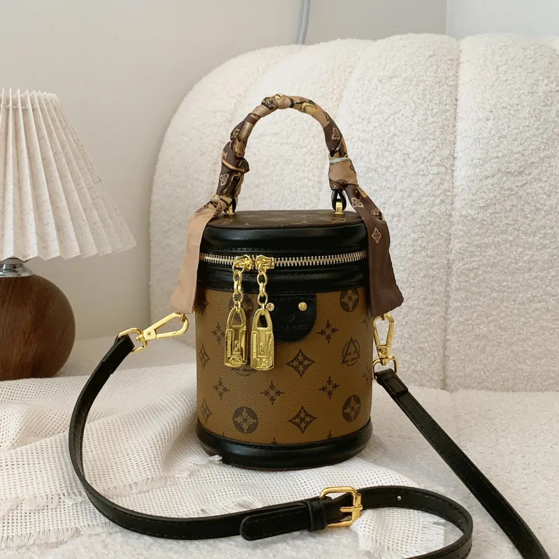 Shoulder Bag Crossbody Purse Designer 2025 New women's new fashion senior cylindrical one-shoulder bucket crossbody bag