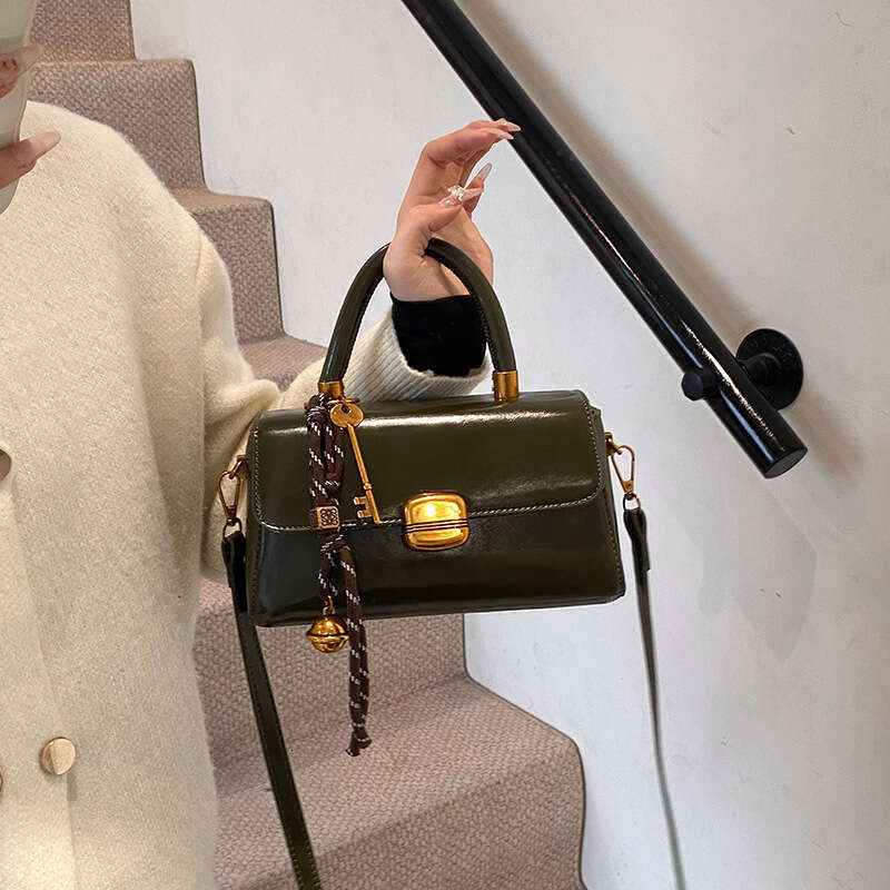 2024 New Solid Color Casual Commuter Handbag Niche Design Daily Small Square Single Shoulder Women's Bag