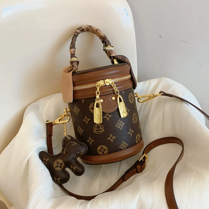 Shoulder Bag Crossbody Purse Designer 2025 New women's new fashion senior cylindrical one-shoulder bucket crossbody bag
