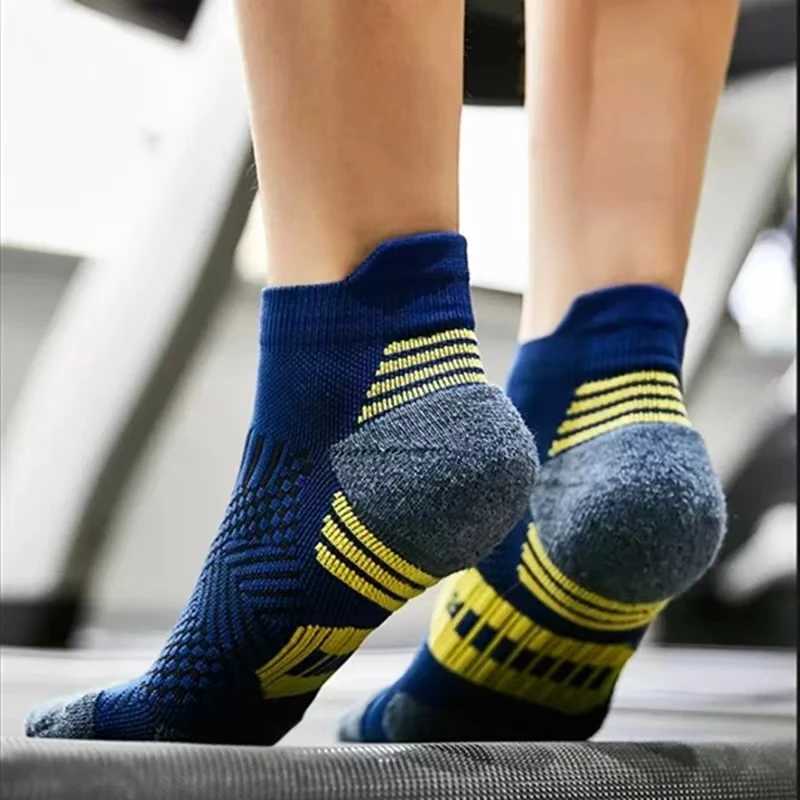 3 Pairs Professional MENS Sports Socks Outdoor Running Fitness Climbing Thick Quick Drying Towel Short Socks for Men 39-45 Z250610
