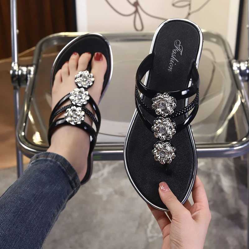 Womens Flip Flops Outdoor Sandals Anti-Slip Flat Bottom Pedal Beach Shoes Comfortable Slip- Summer Footwear XJ250610