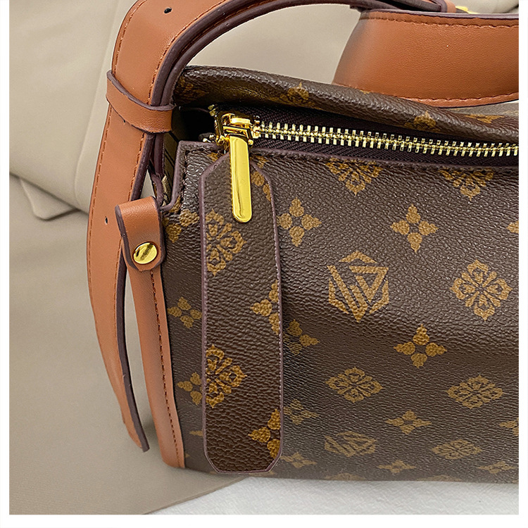 Free shipping fashion women's bag 2025 new design retro printed shoulder bag versatile casual crossbody bag hot sale