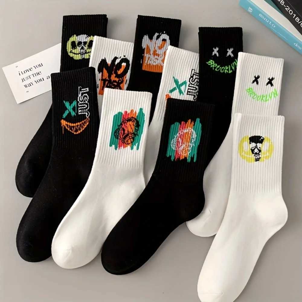 Random 5 Pairs of Large Size Socks Sweat-Absorbent Sports Basketball Stockings Spring and Summer Black and White Mens Mid-Calf Socks Z250610