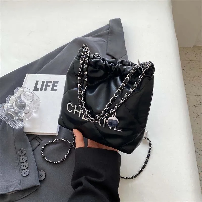 Designer bag fashionable luxury handbag shoulder bag new casual handbag fashionable luxury women's daily crossbody bag small hand-held wallet 007