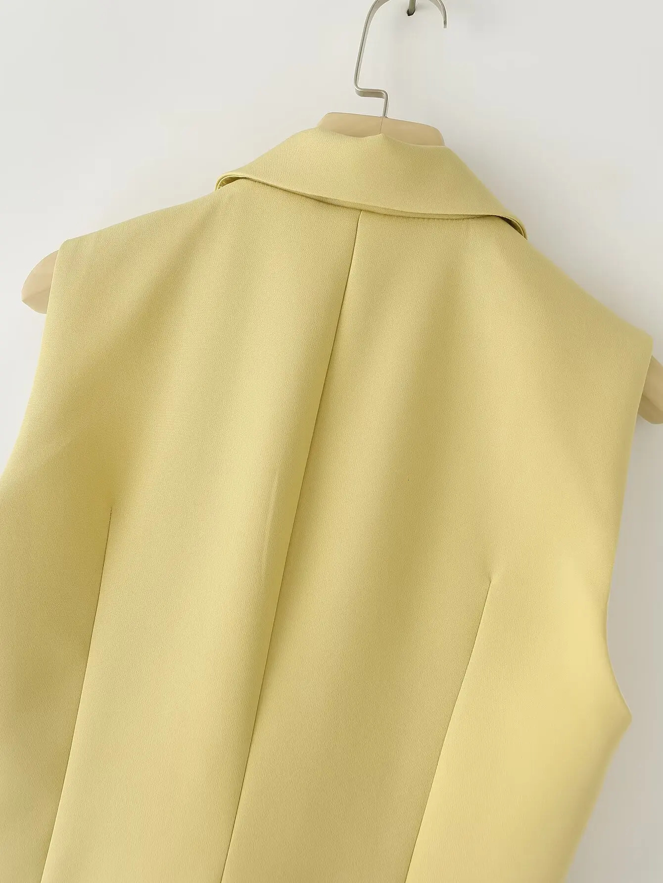 RARA Womens Casual Commuting style Sleeveless Blazer Vest with Metal Button Decoration Stylish and Practical 250610