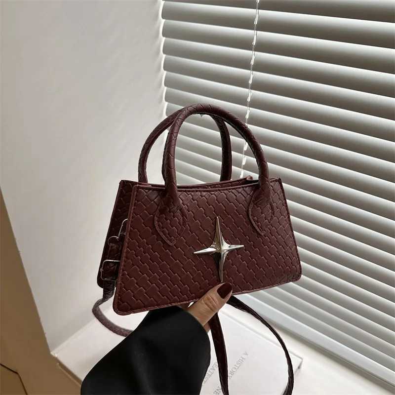 Retro Personalized Crossbody Bag 2025 New Bag WomenS Casual Commuting Shoulder Bag Korean Version Small Square Bag WomenS Bag XJ250610