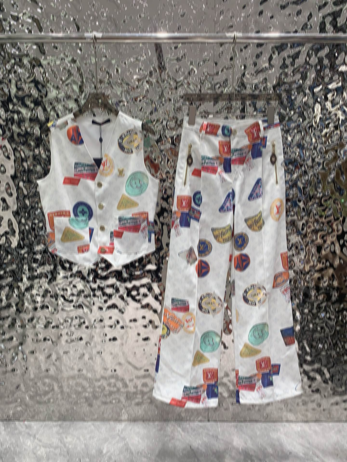 Designer Ladies' Fashion Leisure Glossy Texture With Seal Pattern Vest Top Long Trousers Set, Elegant And Relaxed Beauty.