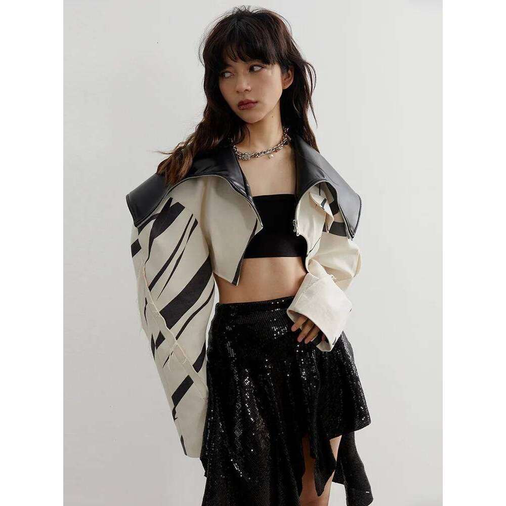 DEAT Fashion Women's Spliced Edge Contrasting Jackets Big Lapel Zipper Long Sleeve Short Coat Autumn 2025 New 1Df6153