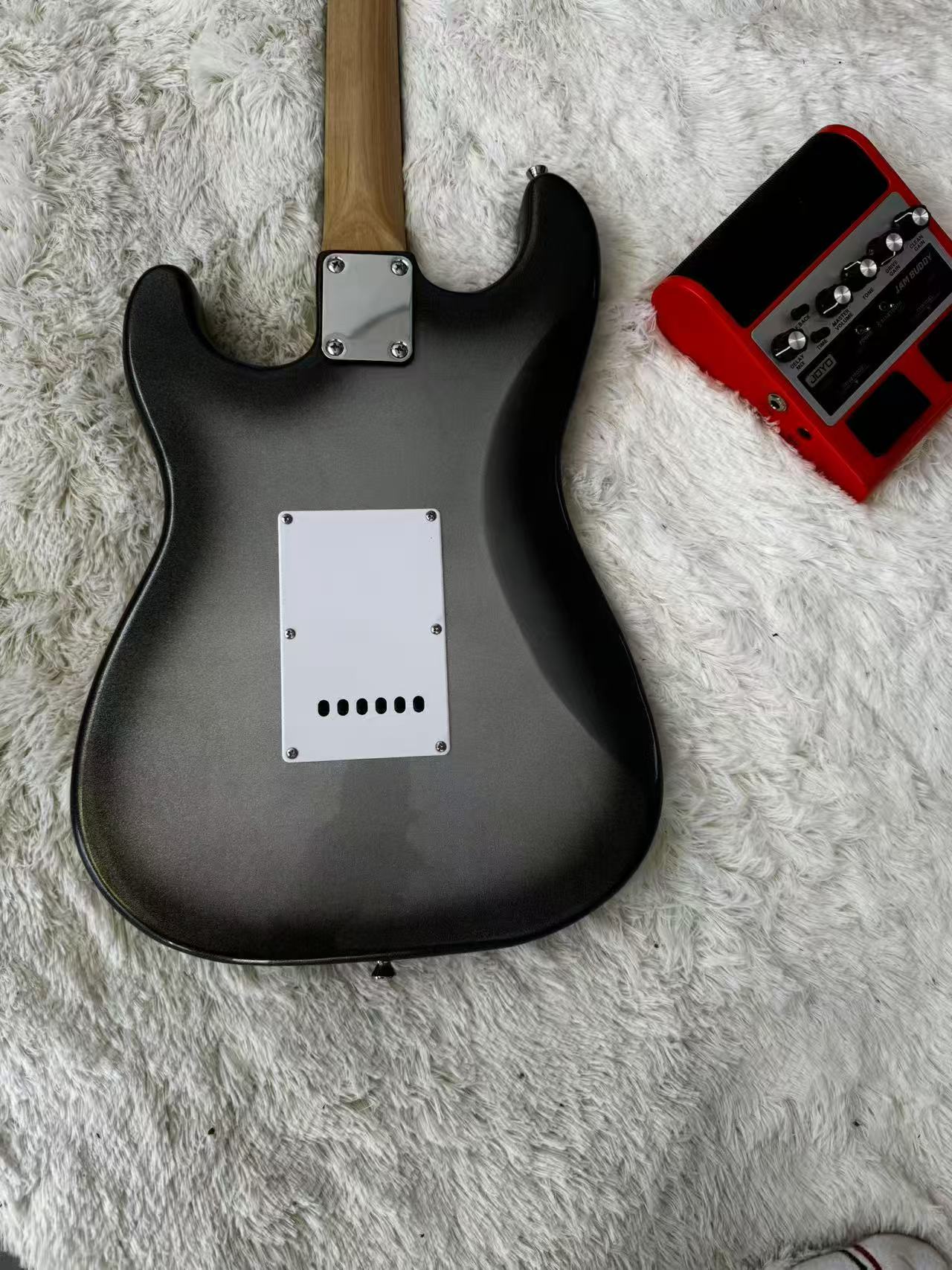 Stylish Beginner Guitar: Gray Tone & Simple Design