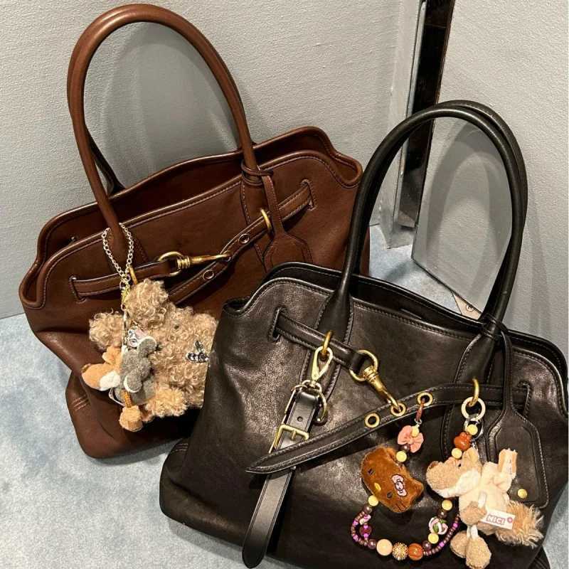 Vintage Genuine Leather Tote Bag Large Capacity Commuter Reliable Shoulder Handbag for Women Fancy Carry Ladies Bag B250618