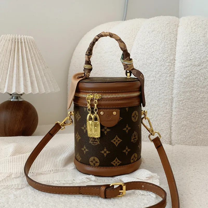 Shoulder Bag Crossbody Purse Designer 2025 New women's new fashion senior cylindrical one-shoulder bucket crossbody bag