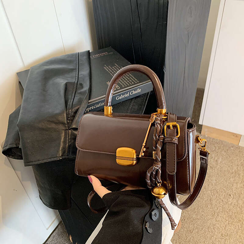 2024 New Solid Color Casual Commuter Handbag Niche Design Daily Small Square Single Shoulder Women's Bag