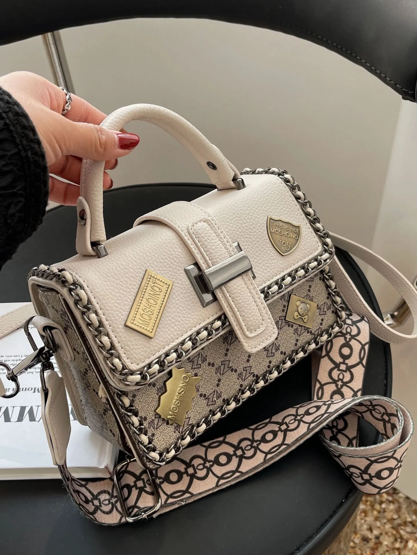 Shoulder Bag Crossbody se Designer 2025 New hot small square 100 hand bill of lading shoulder crossbody bag rice white black Free shipping
