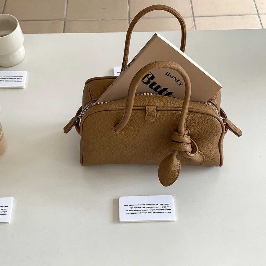 Persality Pu Handbags Solid Color Twist Handle Decor Texture Bost Bag Large Capacity Fem Versatile Daily Handle Packs B250618