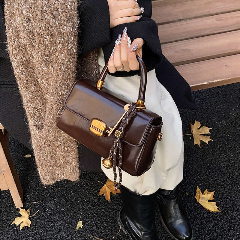 2024 New Solid Color Casual Commuter Handbag Niche Design Daily Small Square Single Shoulder Women's Bag