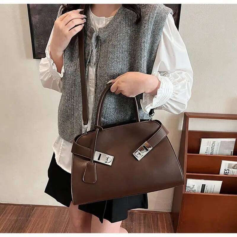 Fashion Large Capacity Women Handbags Designer Chic Lock Shoulder Bags Pu Leather Crossbody Trend Commuter Bag