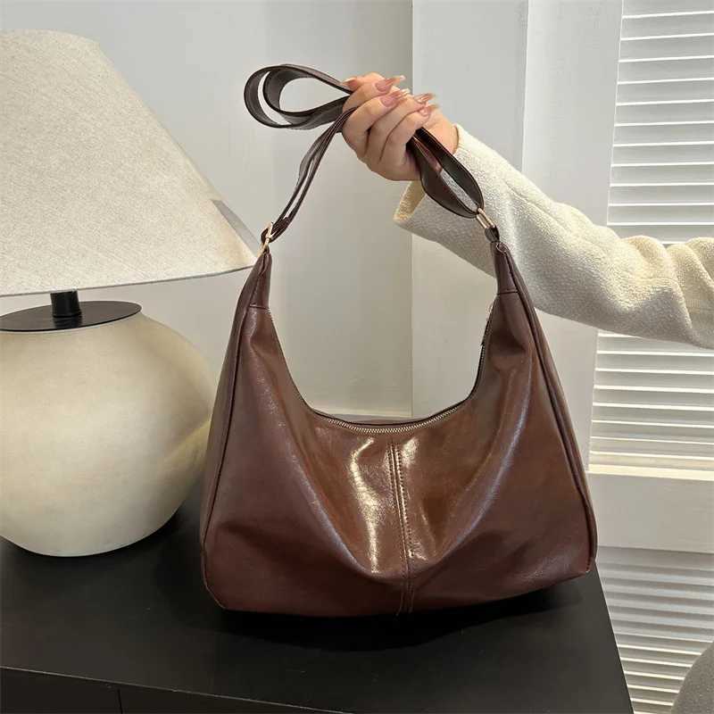 Small Niche Minimalist Underarm Bag Large Capacity Shoulder Bag New Fashionable And Versatile Commuting Tote Bag WomenS CasualXJ250610