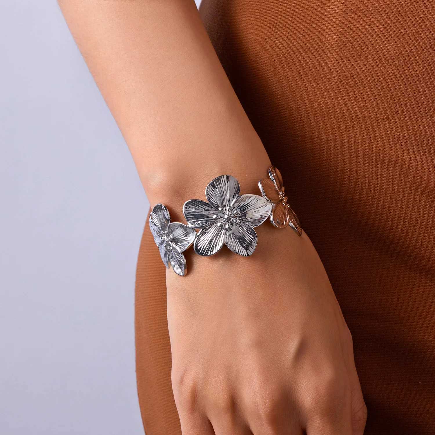 High Quality Stainless Steel Hollow Flower Butterfly Open Wide Bracelet Gold Plated Adjustable Cuff Bracelets For Women Jewelry XJ250707