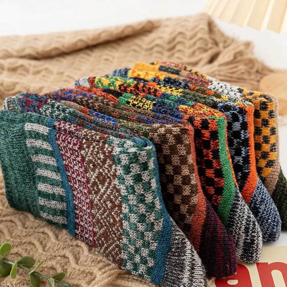 5 Pairs Winter Mens Socks Thick Warm Socks Retro Style Colorful Fashion Men Socks For Snow Boots Z250610