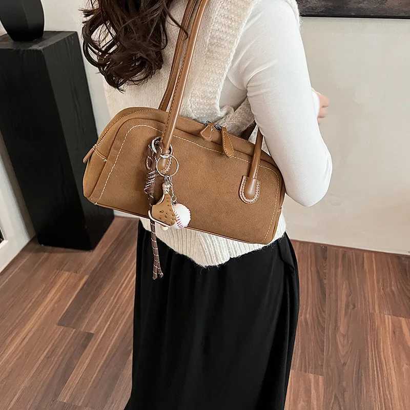 New Suede Shoulder Bag for Women Mti Pocket Underarm Bag Faux Suede Solid Color Handbag Zipper Shoulder Bag for Work Shopping Y250722