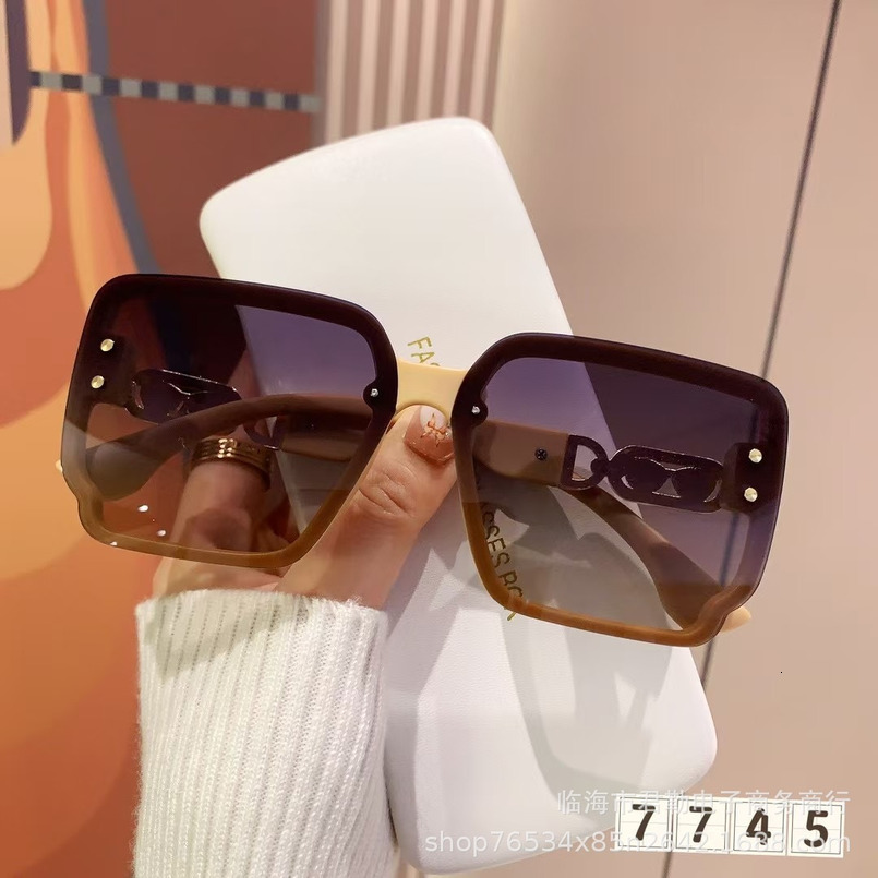 New Fashion Polarized Sunglasses For Women, Large Square Frame, Hollow Design, Face Slimming, UV Protection, Sun Blocking