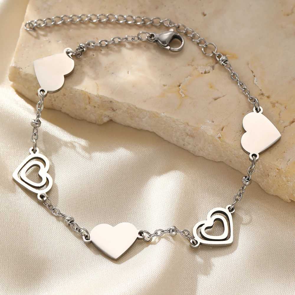 Stainless Steel Bracelets Fresh Double Heart Design Openwork Carving Noble Bracelets For Women Jewelry Luxuries Banquet Gifts XJ250707