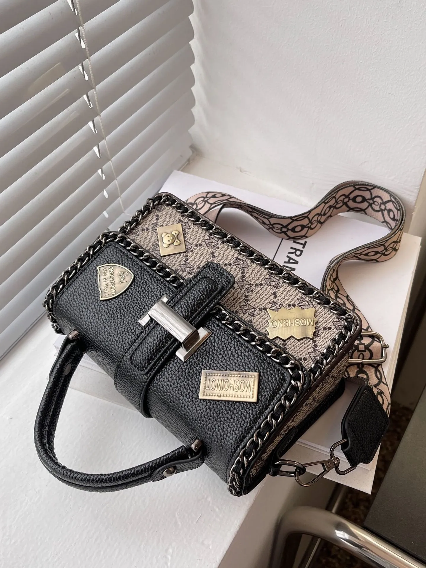 Shoulder Bag Crossbody se Designer 2025 New hot small square 100 hand bill of lading shoulder crossbody bag rice white black Free shipping