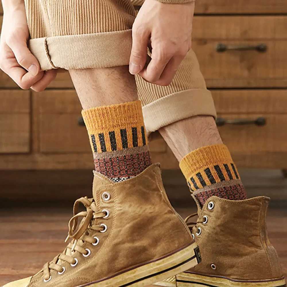 5 Pairs Winter Mens Socks Thick Warm Socks Retro Style Colorful Fashion Men Socks For Snow Boots Z250610