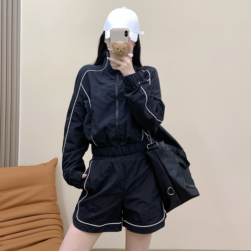 Designer Yoga Sports Set Womens Blazer Mock Neck Jacket+sports Shorts Leisure Fashion Turtleneck Coat Outdoor Long Sleeve Cardigan Full Zip Studio to Streetwear